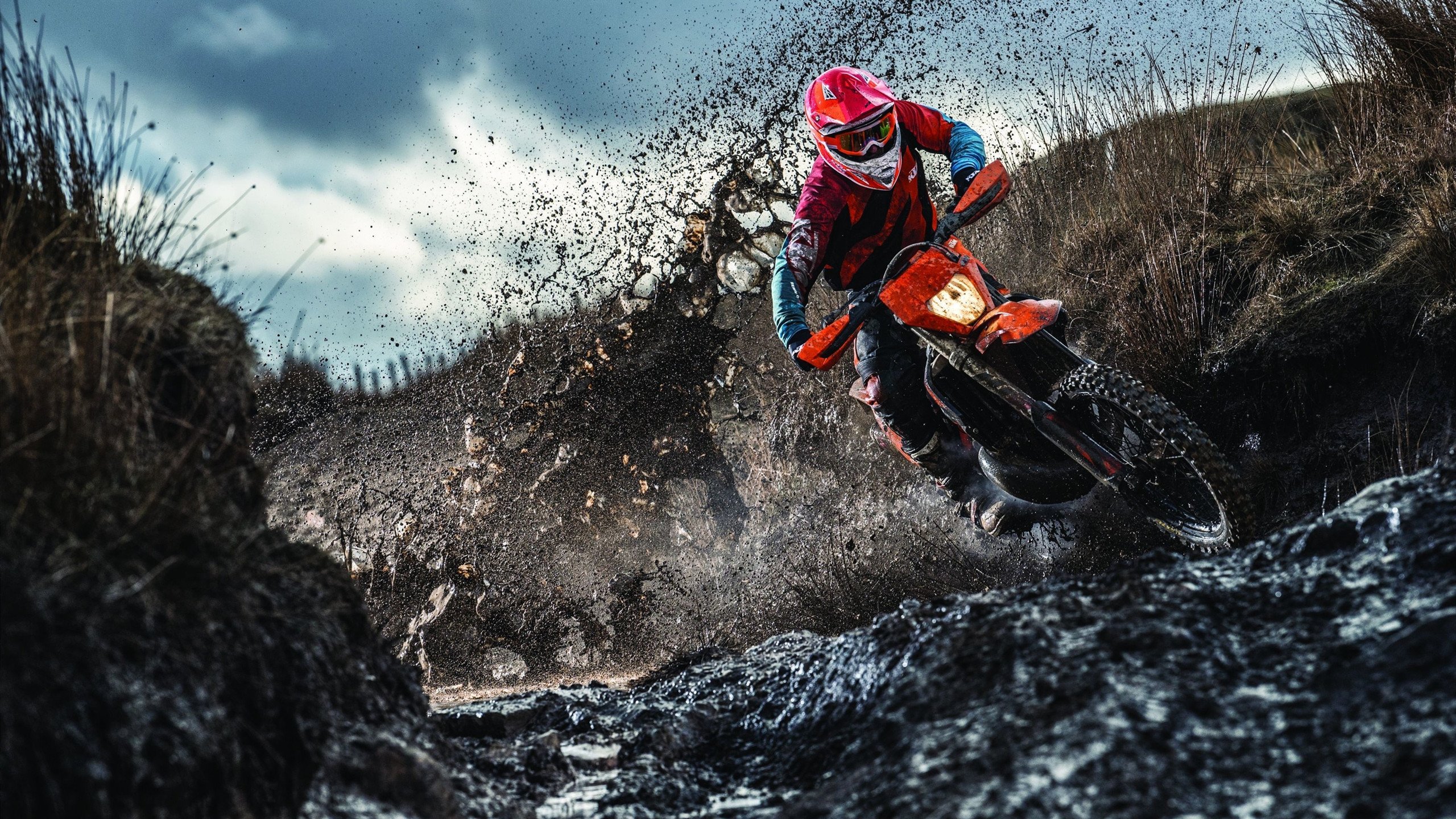 “武汉马拉松赛场：挑战自我，打破极限”